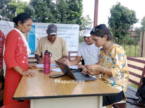 वराहक्षेत्रका बाढी प्रभावितलाई राहत स्वरूप प्रति परिवार १५ हजार वितरण