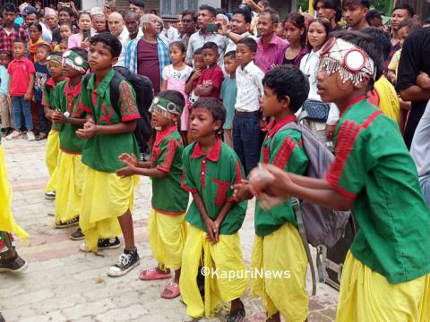 दशैंका मेला र सन्थाल नृत्य पर्याय बन्दै, नयाँ पुस्तामा पनि आकर्षण