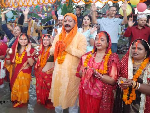 सुरु भयो छठ पर्व, इटहरीको बुढीगंगा घाटमा २ लाख श्रद्धालु आउने